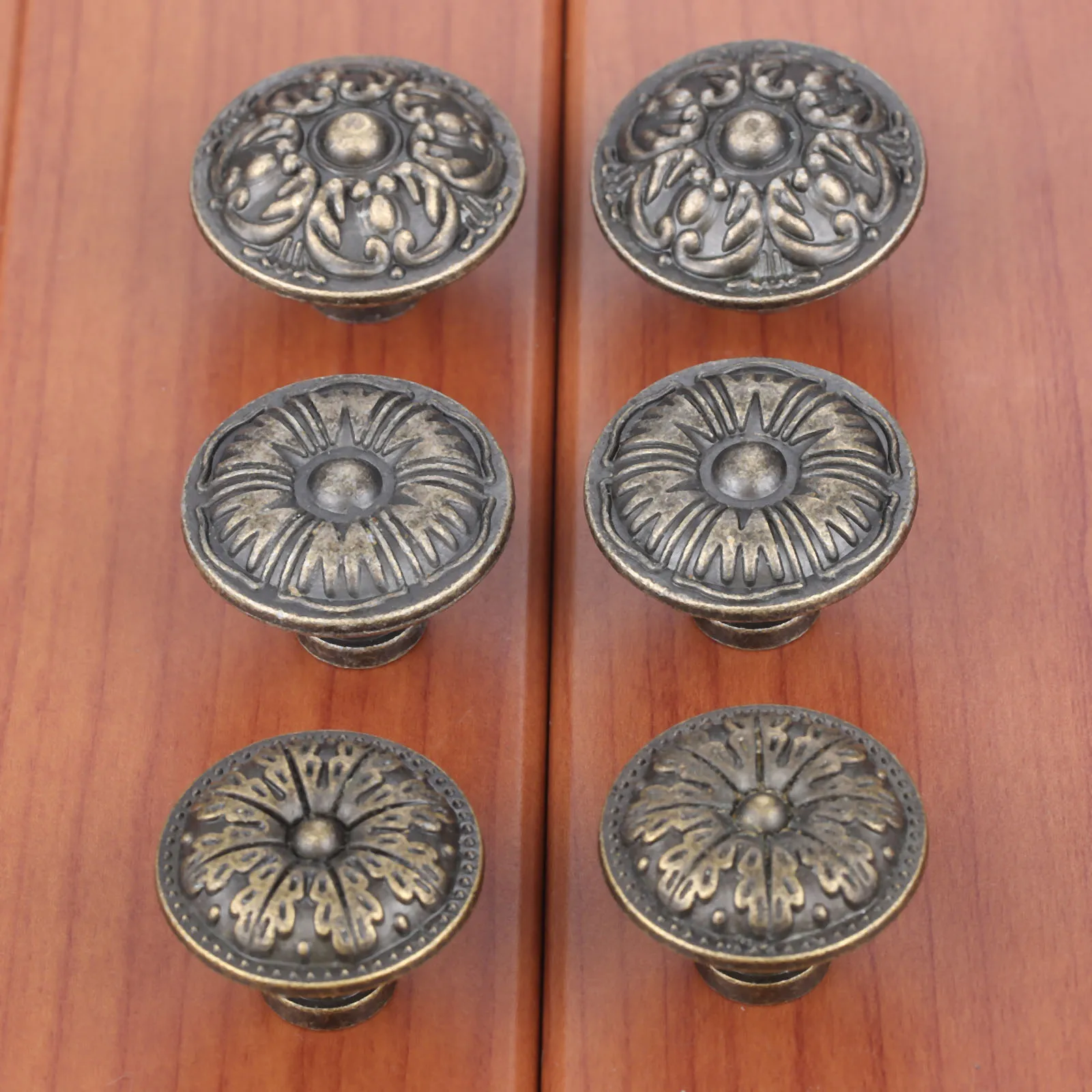 1Pc Antique Bronze Furniture Pull Handles Retro Alloy Kitchen Drawer Cabinet Door Handle CupboardFurniture Knobs Hardware
1Pc Antique Bronze Furniture Pull Handles Retro Alloy Kitchen Drawer Cabinet Door Handle CupboardFurniture Knobs Hardware