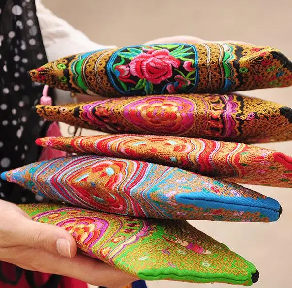 1pcs/lot National trend double faced embroidery women casual coin purse day clutch small unique coin purse mobile phone bag
1pcs/lot National trend double faced embroidery women casual coin purse day clutch small unique coin purse mobile phone bag