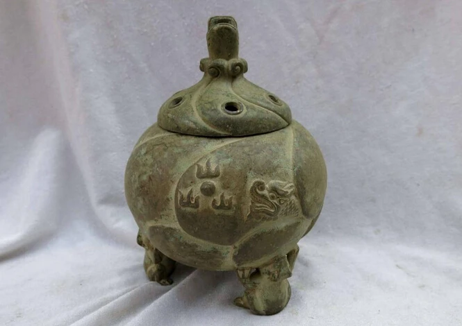 wholesale factory China old bronze censer copper carved dragon play bead Incense burner Statue 
wholesale factory China old bronze censer copper carved dragon play bead Incense burner Statue
