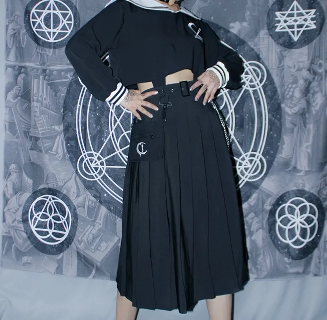 Ruibbit New Preppy style Punk Gothic Girls Harajuku Vintage Black Pleated Skirt Half-length Skirt Removable pocket chain
Ruibbit New Preppy style Punk Gothic Girls Harajuku Vintage Black Pleated Skirt Half-length Skirt Removable pocket chain