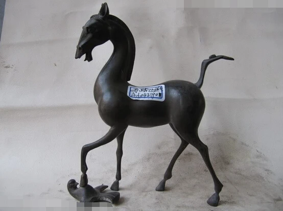 S0270 7 Chinese classical bronze Copper galloping horse hoof swallow art statue D0318
S0270 7 Chinese classical bronze Copper galloping horse hoof swallow art statue D0318