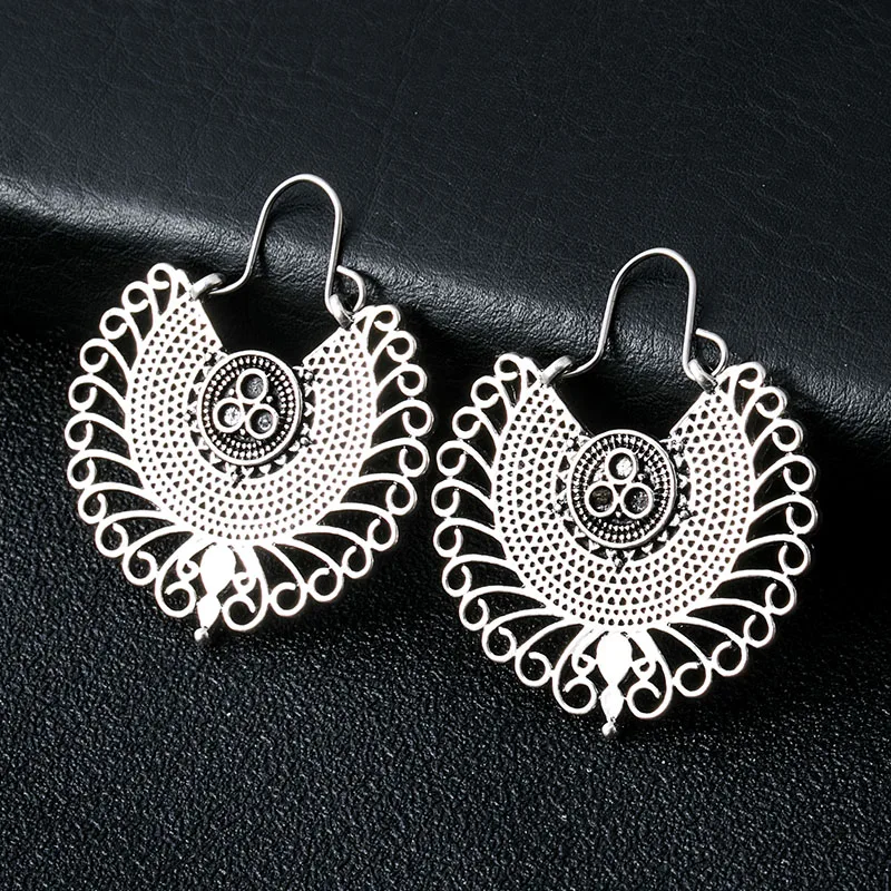 Indian Tribal Brass Earring Dangle Drop Earring Flower Ornate Swirl Gypsy Earring For Women Boho Vintage Earring EAR00C000012S
Indian Tribal Brass Earring Dangle Drop Earring Flower Ornate Swirl Gypsy Earring For Women Boho Vintage Earring EAR00C000012S