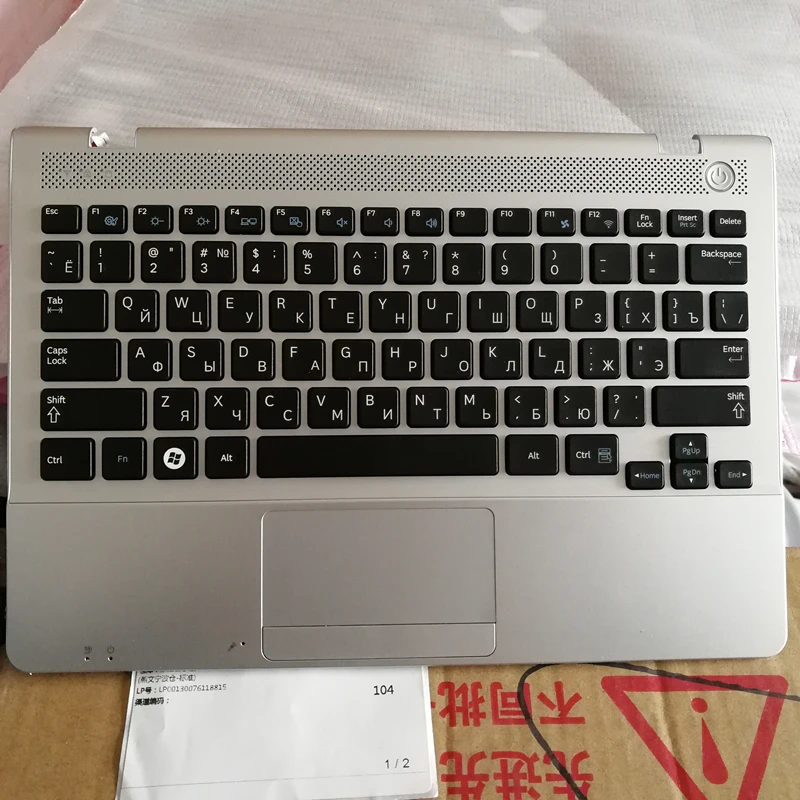 Russian layout new laptop keyboard with touchpad palmrest for Samsung NP300U1A NP305U1A
Russian layout new laptop keyboard with touchpad palmrest for Samsung NP300U1A NP305U1A