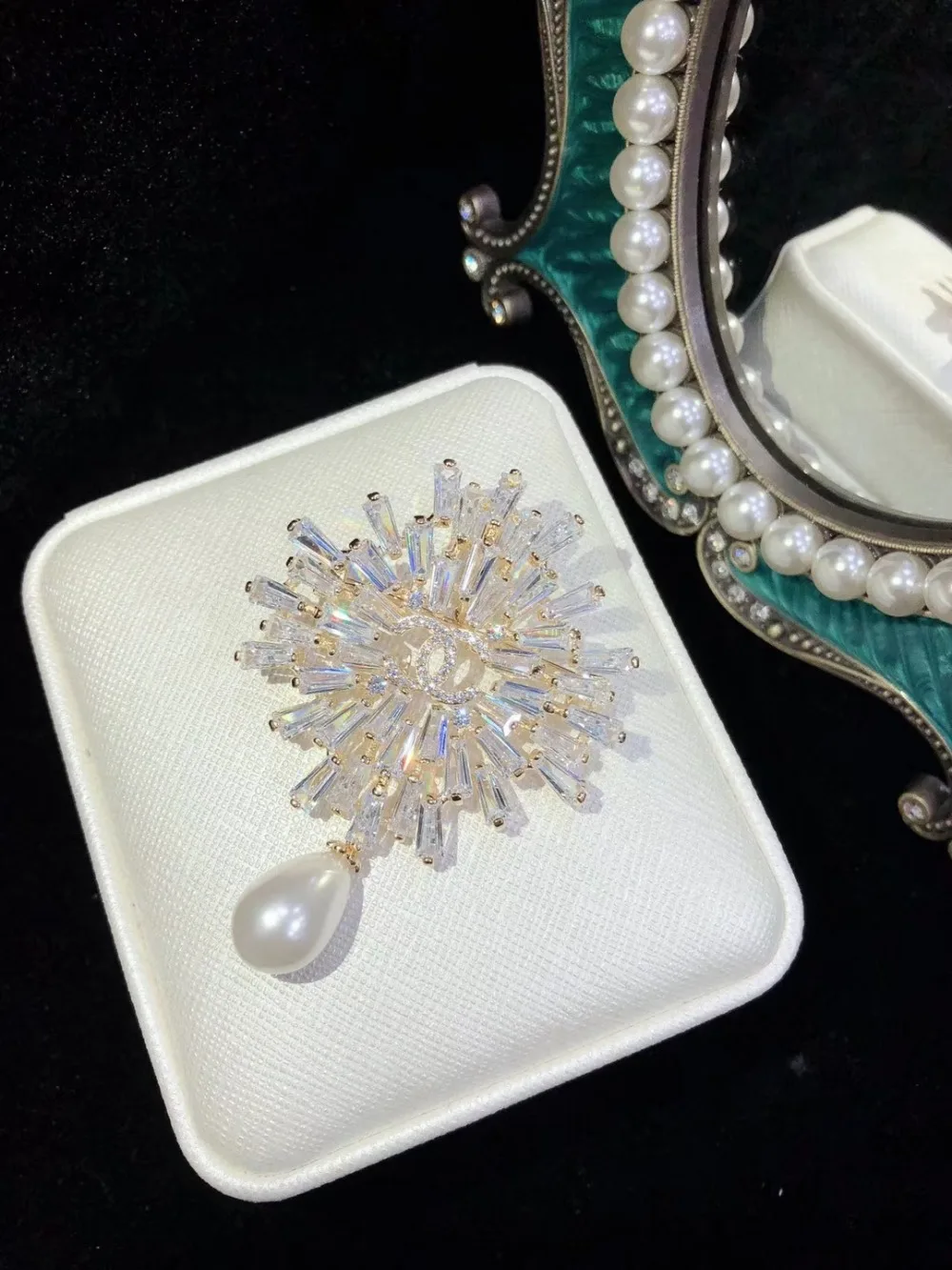 Y265 High Quality Golden plated Paved CZ Necklace Pendant Brooch Base Cubic Zirconia Jewelry Connector DIY Jewellery Making 
Y265 High Quality Golden plated Paved CZ Necklace Pendant Brooch Base Cubic Zirconia Jewelry Connector DIY Jewellery Making