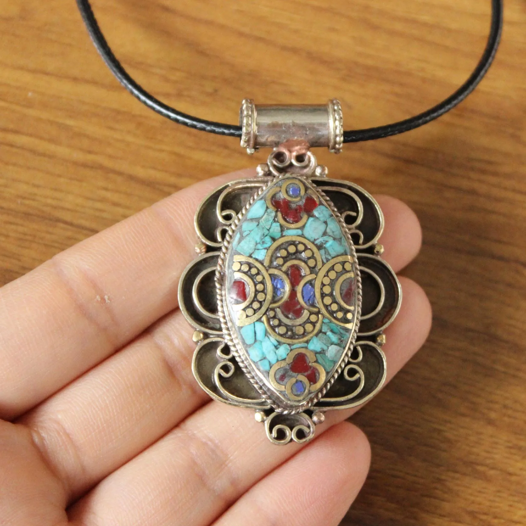 PN050 Nepal Tibetan Jewelry Flower Women Pendant Brass Colorful Stone Handmade Pendant Necklace Jewelry Making
PN050 Nepal Tibetan Jewelry Flower Women Pendant Brass Colorful Stone Handmade Pendant Necklace Jewelry Making