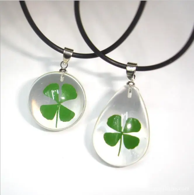 1PC Real Four Leaf Clover Necklace-Real 4 Leaf Clover Encased in Resin-Pressed Flower Jewelry-Resin Necklace
1PC Real Four Leaf Clover Necklace-Real 4 Leaf Clover Encased in Resin-Pressed Flower Jewelry-Resin Necklace