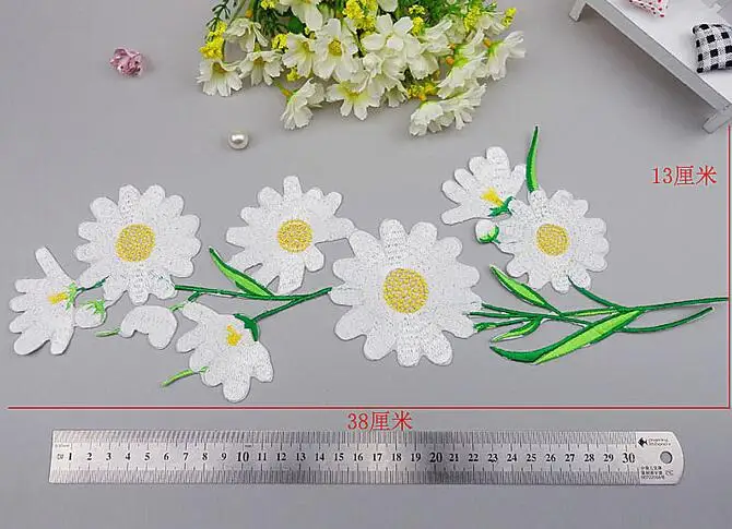 1pcs 13*38cm Applique embroidery lron on transfers patches daisy flower for clothing jacket patches stickers clothes decoration
1pcs 13*38cm Applique embroidery lron on transfers patches daisy flower for clothing jacket patches stickers clothes decoration