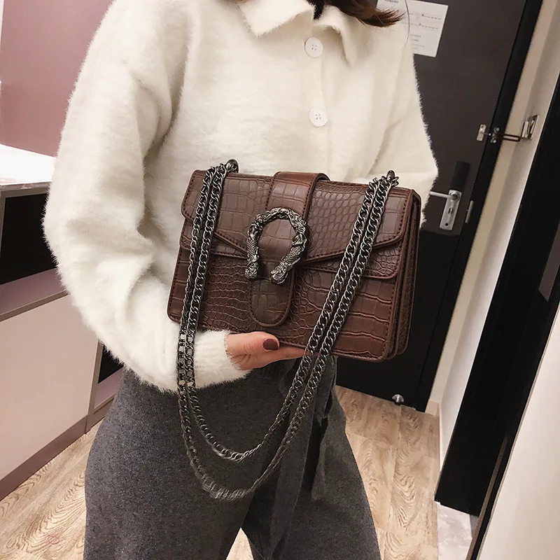 Fashion Chain Lady Small Square Shoulder Bag New Metal Lock Snake Pattern Luxury Designer Women Handbag PU Vintage Messenger Bag
Fashion Chain Lady Small Square Shoulder Bag New Metal Lock Snake Pattern Luxury Designer Women Handbag PU Vintage Messenger Bag