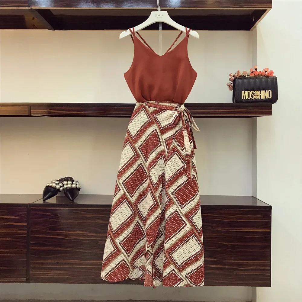 CBAFU retro boho long split skirt suit women summer suspender vest top high waist fork print skirt 2 piece set summer suit D590
CBAFU retro boho long split skirt suit women summer suspender vest top high waist fork print skirt 2 piece set summer suit D590