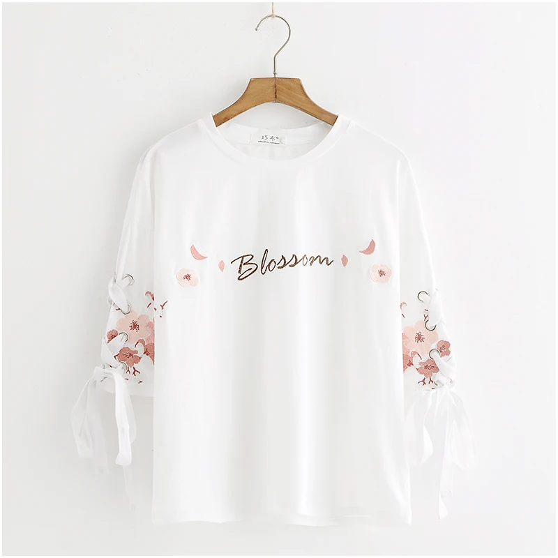 Japanese Mori Girl Female White T Shirts Korean Floral Words Embroidery Crop Tops Lace Up Blossom Short Sleeve Casual T-shirt
Japanese Mori Girl Female White T Shirts Korean Floral Words Embroidery Crop Tops Lace Up Blossom Short Sleeve Casual T-shirt