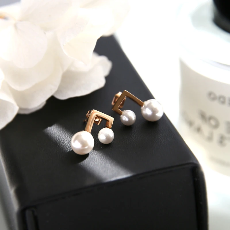 YUN RUO 2018 New Arrivals Pearl Musical Note Stud Earring Rose Gold Color Woman Girl Gift Party Titanium Steel Jewelry Not Fade
YUN RUO 2018 New Arrivals Pearl Musical Note Stud Earring Rose Gold Color Woman Girl Gift Party Titanium Steel Jewelry Not Fade