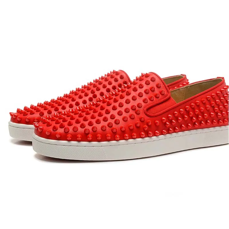 Роскошная брендовая мужская обувь с красной подошвой и заклепками кроссовки