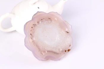Natural agate crystal cluster carving lotus chassis, jade, crystal, reiki healing
Natural agate crystal cluster carving lotus chassis, jade, crystal, reiki healing
