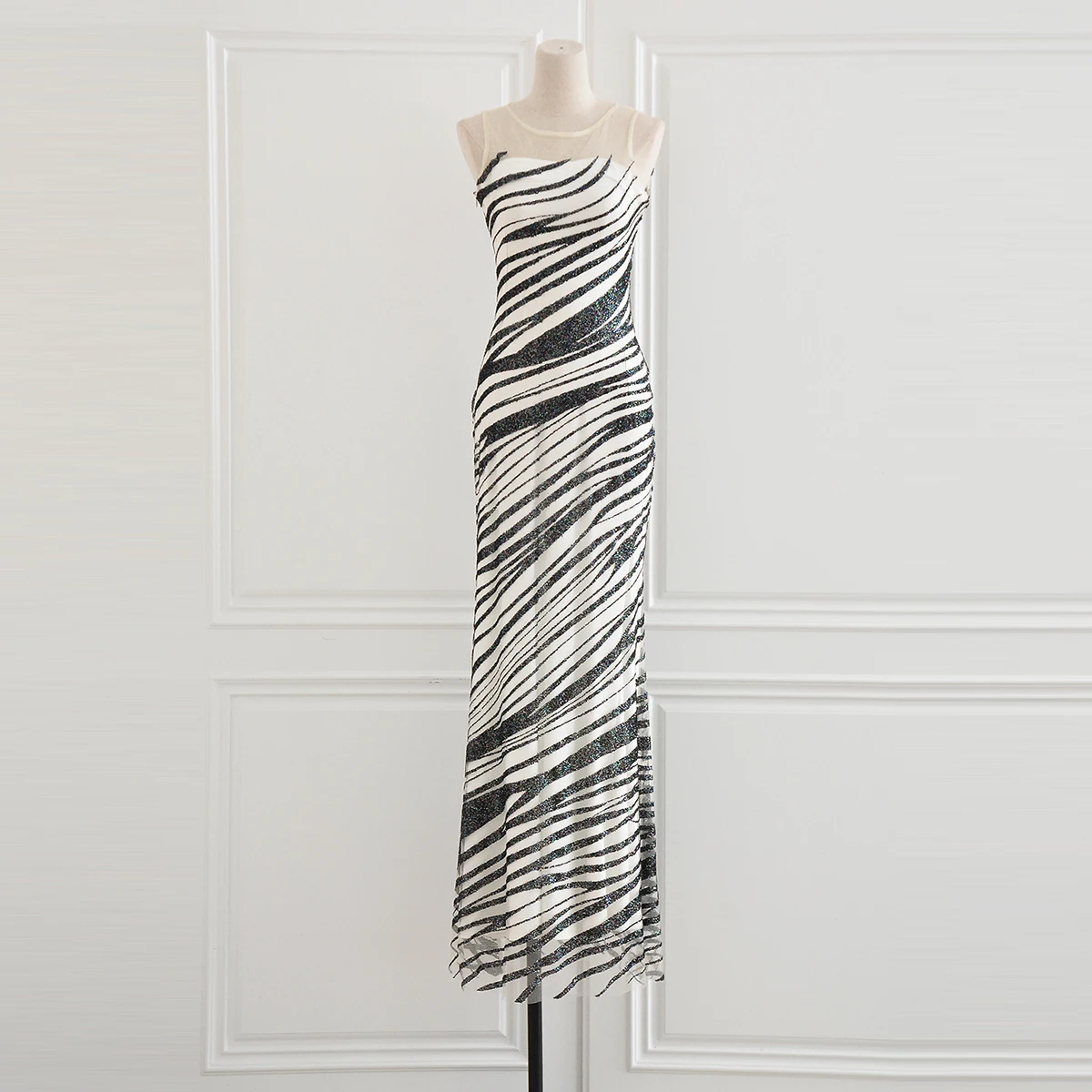 2017 Spring Fashion Newest High Quality Gorgeous O-neck Sleeveless Slim Black Striped Sequins Sexy Formal Long Dress
2017 Spring Fashion Newest High Quality Gorgeous O-neck Sleeveless Slim Black Striped Sequins Sexy Formal Long Dress