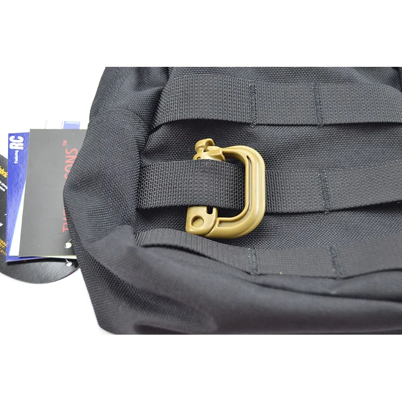 Plastic D Carabiner Usage 1