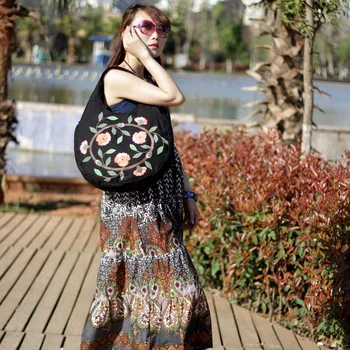XIYUAN BRAND New Fashion embroidery Women black bags National Floral embroidered Holder handbag handmade ethnic shoulder bag
XIYUAN BRAND New Fashion embroidery Women black bags National Floral embroidered Holder handbag handmade ethnic shoulder bag