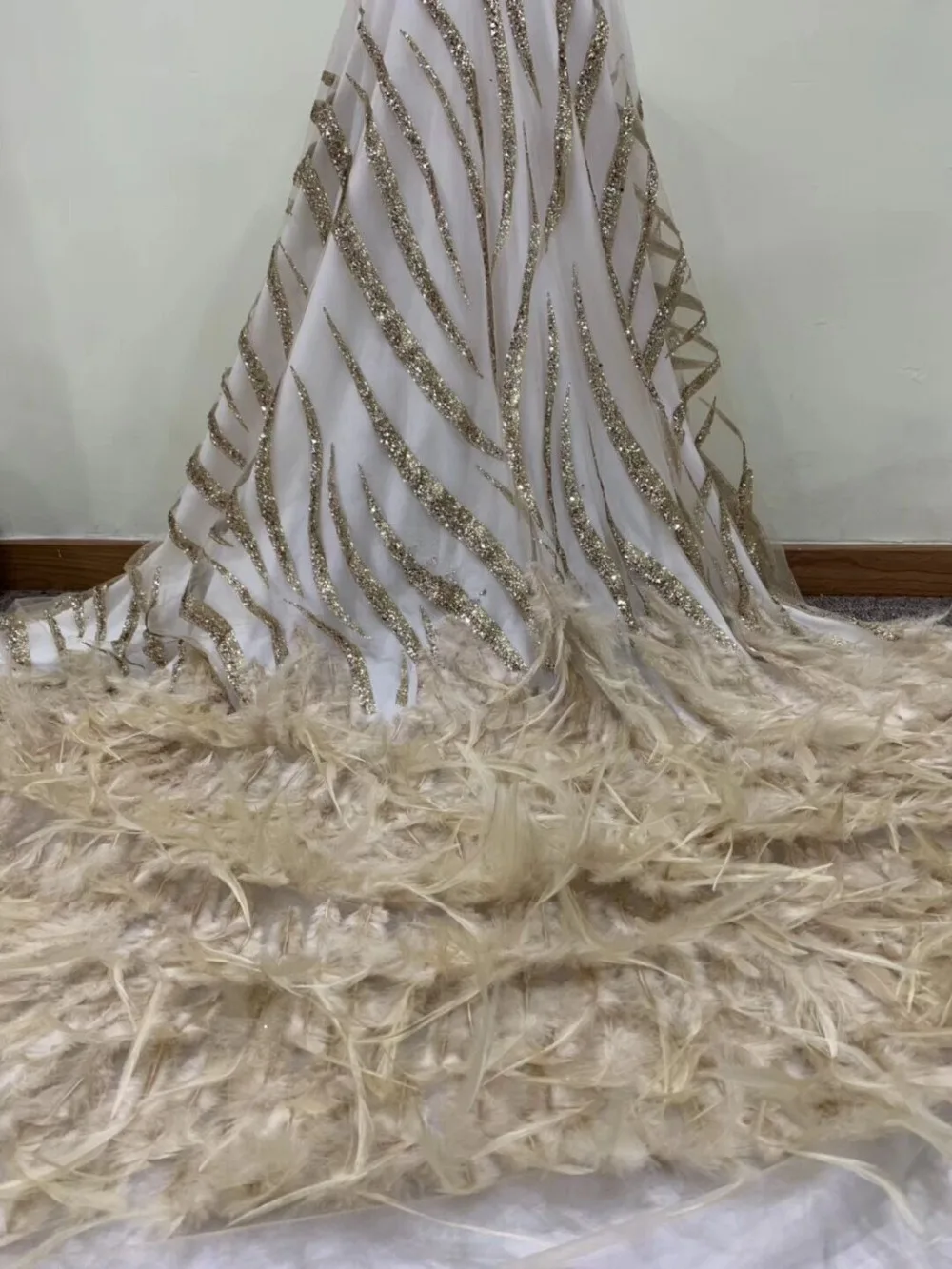 embroidery lace fabric JIANXI.C-122302 best quality african tulle mesh lace with feather for sawing dress
embroidery lace fabric JIANXI.C-122302 best quality african tulle mesh lace with feather for sawing dress