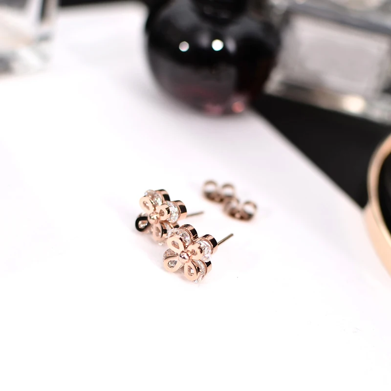 YUN RUO Gold Silver Color Luxury Crystal Flower Stud Earring Female Woman Party Stainless Steel Jewelry Never Fade Dropship 2019
YUN RUO Gold Silver Color Luxury Crystal Flower Stud Earring Female Woman Party Stainless Steel Jewelry Never Fade Dropship 2019