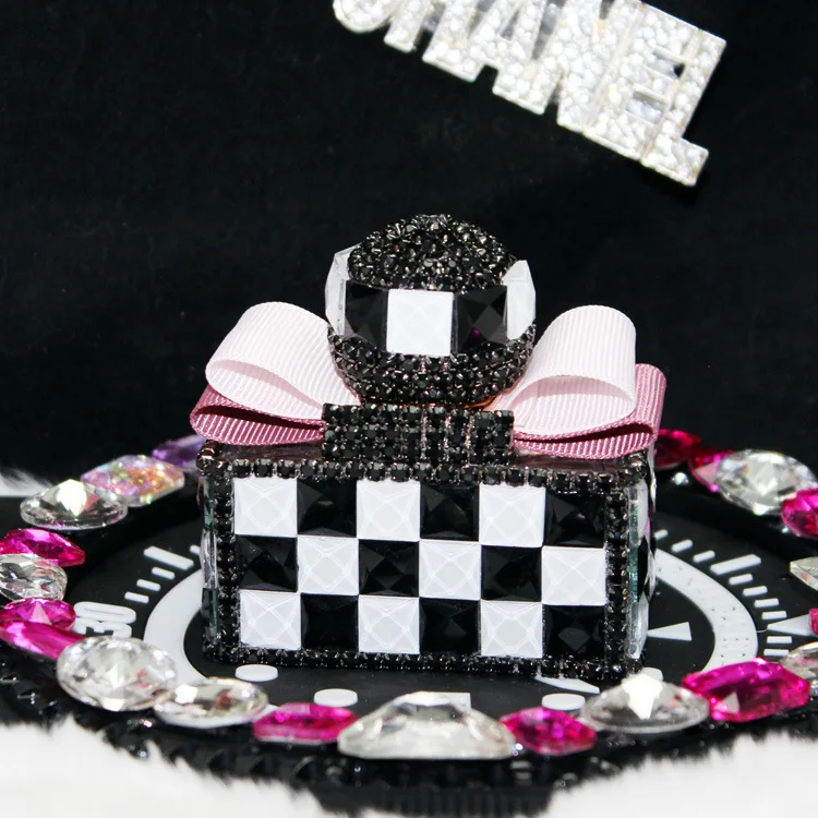 Fashion Crystal Car Ornament Rhinestone Bow Diamond Car Ornament Air Perfume Car Diamond Air Freshener Girls Women
Fashion Crystal Car Ornament Rhinestone Bow Diamond Car Ornament Air Perfume Car Diamond Air Freshener Girls Women