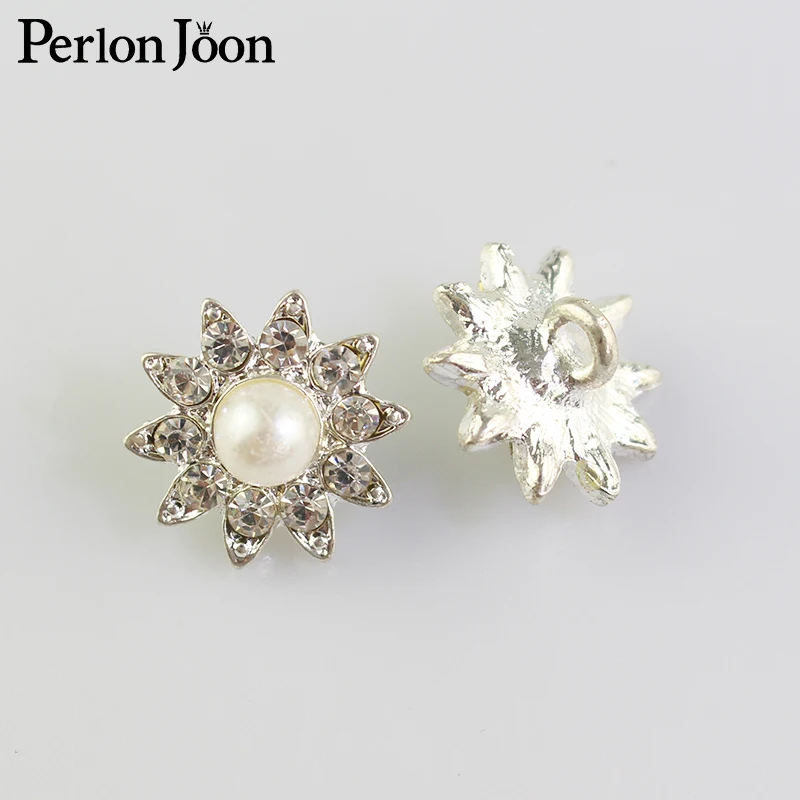 10pcs 15mm Pearl Rhinestone Silver Plated metal Button for Clothing To Wedding Dress Accessories For Sewing NK030
10pcs 15mm Pearl Rhinestone Silver Plated metal Button for Clothing To Wedding Dress Accessories For Sewing NK030