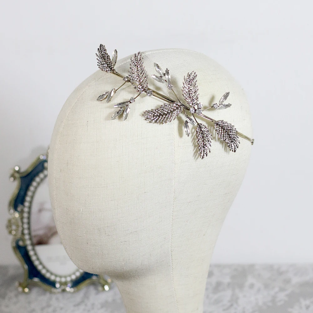 New Baroque fashion simple crystal crown bridal tiara retro headband headdress female bride wedding hair accessories
New Baroque fashion simple crystal crown bridal tiara retro headband headdress female bride wedding hair accessories