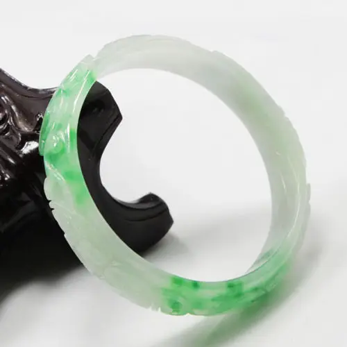 free shipping 01775 Beautiful Hand-carved Emerald Green Jadeite Jade Gems Bracelet Bangle
free shipping 01775 Beautiful Hand-carved Emerald Green Jadeite Jade Gems Bracelet Bangle