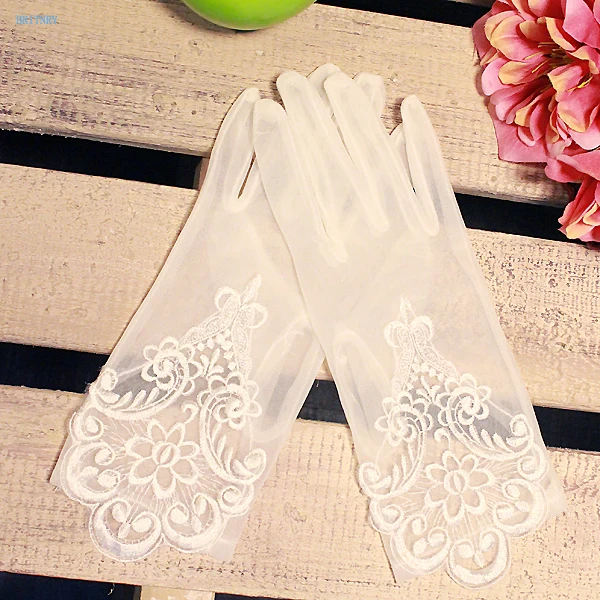 BRITNRY New Arrival Wedding Gloves Finger Ivory Bridal Gloves Lace Golves Wedding Accessories
BRITNRY New Arrival Wedding Gloves Finger Ivory Bridal Gloves Lace Golves Wedding Accessories