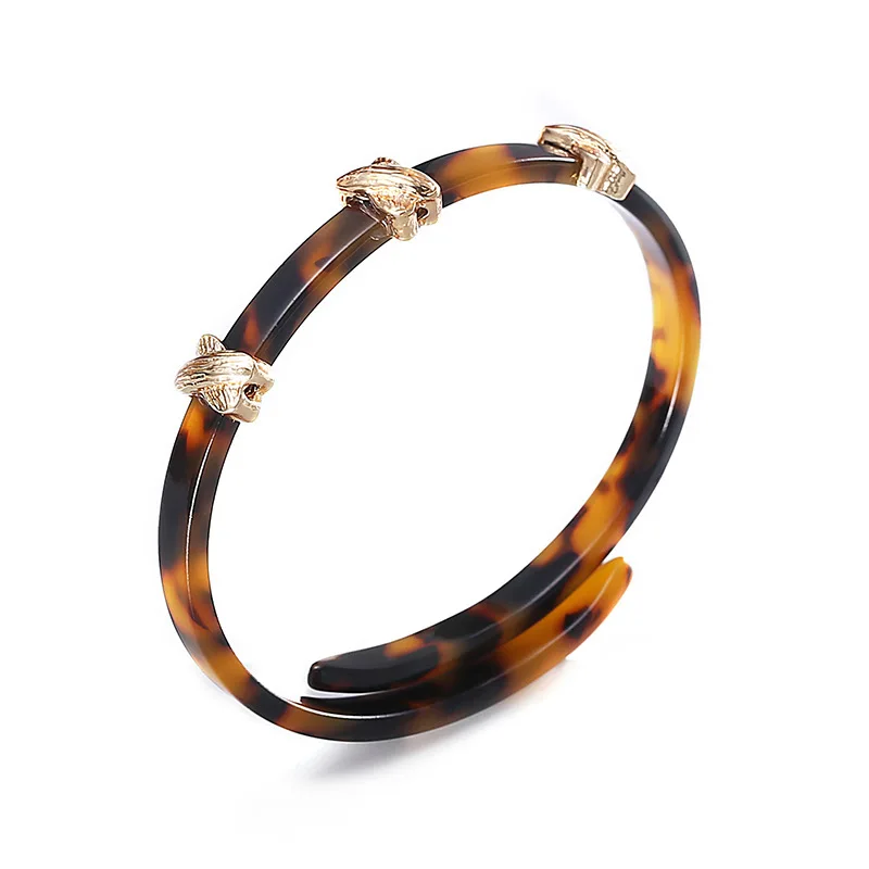 Vintage Elegant Design Tortoiseshell Acrylic Bracelet for Women Trendy Geometric Round Open Cuff Bangles Charm Wedding Jewelry
Vintage Elegant Design Tortoiseshell Acrylic Bracelet for Women Trendy Geometric Round Open Cuff Bangles Charm Wedding Jewelry