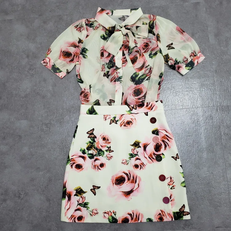 HAMALIEL Summer Runway 2 Piece Set Women's Rose Print Chiffon Bowknot Short Sleeve Tops + High Waist A-Line Button Skirts Set
HAMALIEL Summer Runway 2 Piece Set Women's Rose Print Chiffon Bowknot Short Sleeve Tops + High Waist A-Line Button Skirts Set