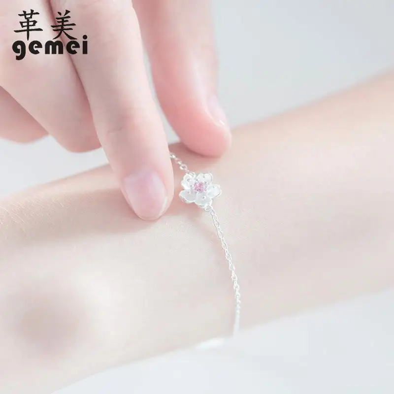 Gemei 100% 925 Sterling Silver Pink Cubic Zirconia Cherry Flower Charm Bracelets For Women Simple Fashion Party Jewelry
Gemei 100% 925 Sterling Silver Pink Cubic Zirconia Cherry Flower Charm Bracelets For Women Simple Fashion Party Jewelry