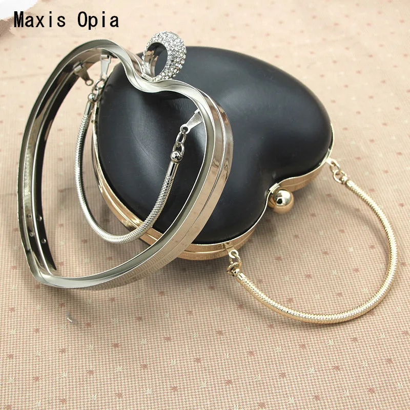 China Factory Metal Bag Handle 16.5cmX15.5cm Heart Shape Metal Purse Frame Accessories For Handbags Bts Handle Bag Anse De Sac
China Factory Metal Bag Handle 16.5cmX15.5cm Heart Shape Metal Purse Frame Accessories For Handbags Bts Handle Bag Anse De Sac