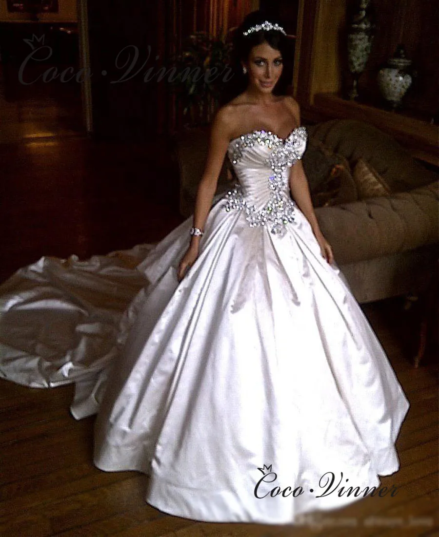 Off Shoulder Qualtiy Satin Ball Gown Wedding Dress 2019 Bridal Gown Luxury Crystal Beading Europe Style Wedding Dresses W0345
Off Shoulder Qualtiy Satin Ball Gown Wedding Dress 2019 Bridal Gown Luxury Crystal Beading Europe Style Wedding Dresses W0345