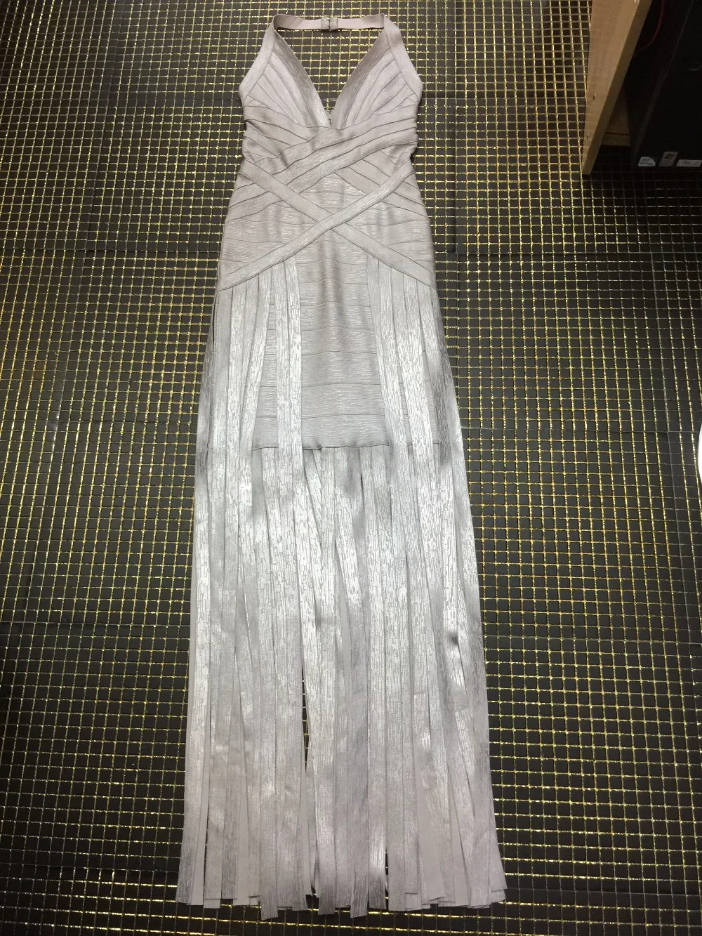 TOP Quality Sexy Fashion Backless Silver Bronzing Tassel Floor Length Long Bandage Dress 2017 Ladies Designer Maxi Dress
TOP Quality Sexy Fashion Backless Silver Bronzing Tassel Floor Length Long Bandage Dress 2017 Ladies Designer Maxi Dress