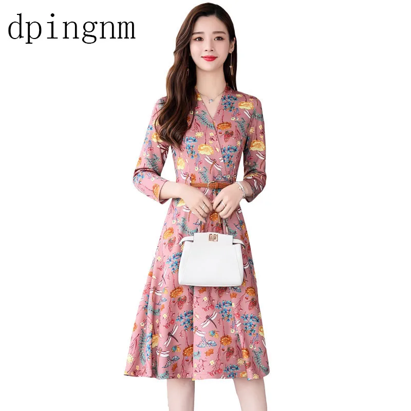 Small fresh floral dress female long section autumn new small fragrance wind Slim temperament V-neck bottoming A word
Small fresh floral dress female long section autumn new small fragrance wind Slim temperament V-neck bottoming A word