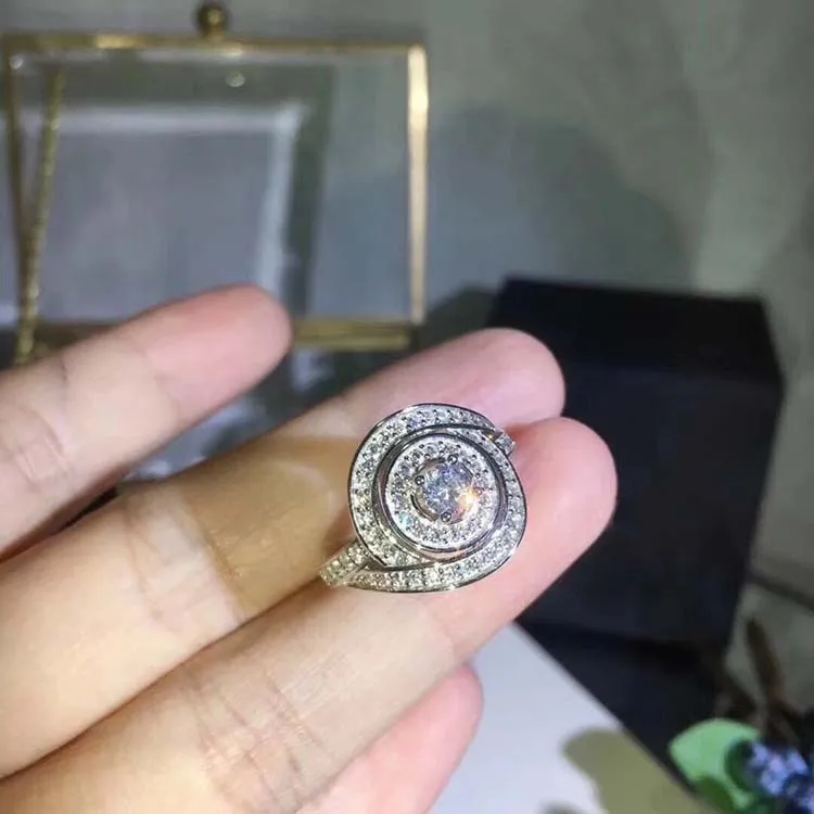 S925 Sterling Silver Ring Inlaid Rhinestone Drill Swirl Spiral Cutout Wedding Ring For Women
S925 Sterling Silver Ring Inlaid Rhinestone Drill Swirl Spiral Cutout Wedding Ring For Women