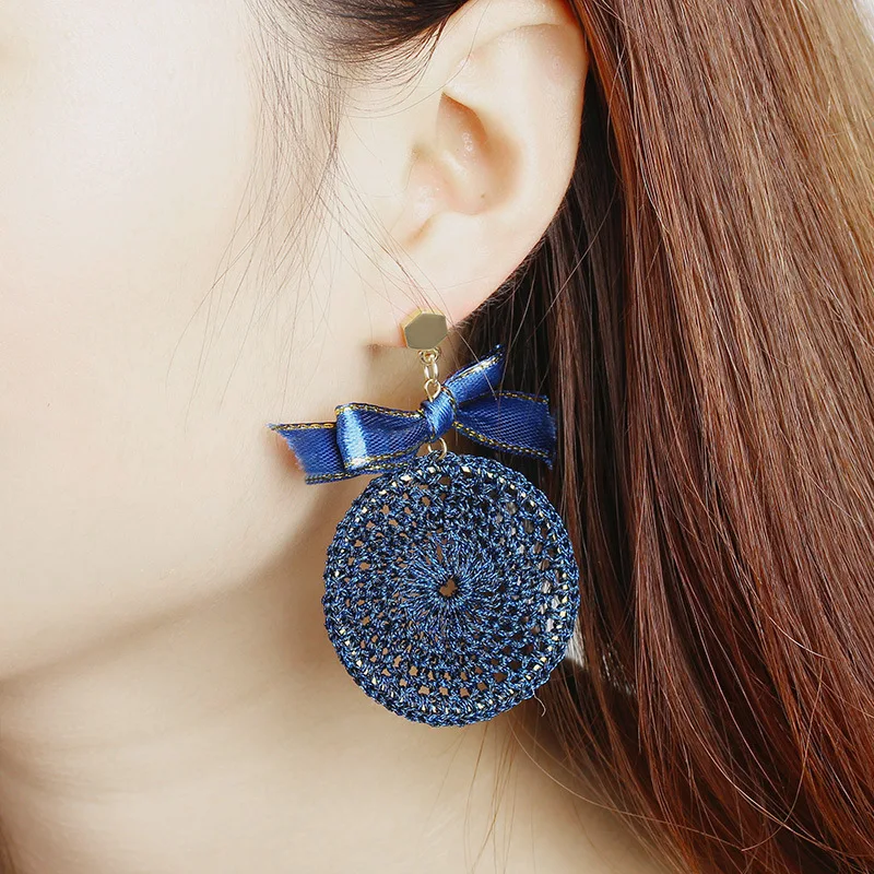 Ethnic style hand-woven delicate ribbon Christmas bow earrings Exaggerated large disc earrings female jewelry
Ethnic style hand-woven delicate ribbon Christmas bow earrings Exaggerated large disc earrings female jewelry