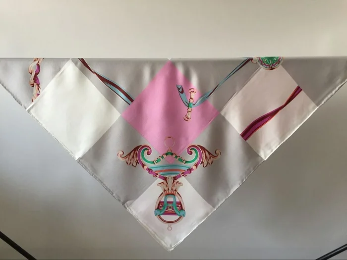 Promotion fashion women 100% silk twill scarf big square 14m/m heavy shawl hijab cape female 90cm*90cm headwear ribbon chain
Promotion fashion women 100% silk twill scarf big square 14m/m heavy shawl hijab cape female 90cm*90cm headwear ribbon chain