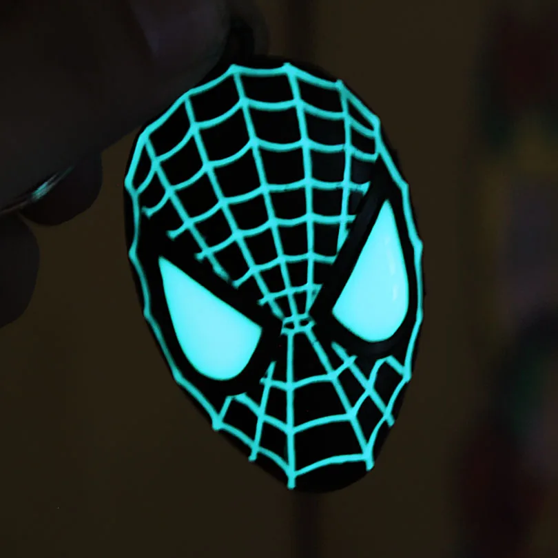 Fashion Women Men Jewelry keychain Superhero Key chain Spiderman keyring GLOW in the DARK Luminous Pendants boys Gift
Fashion Women Men Jewelry keychain Superhero Key chain Spiderman keyring GLOW in the DARK Luminous Pendants boys Gift