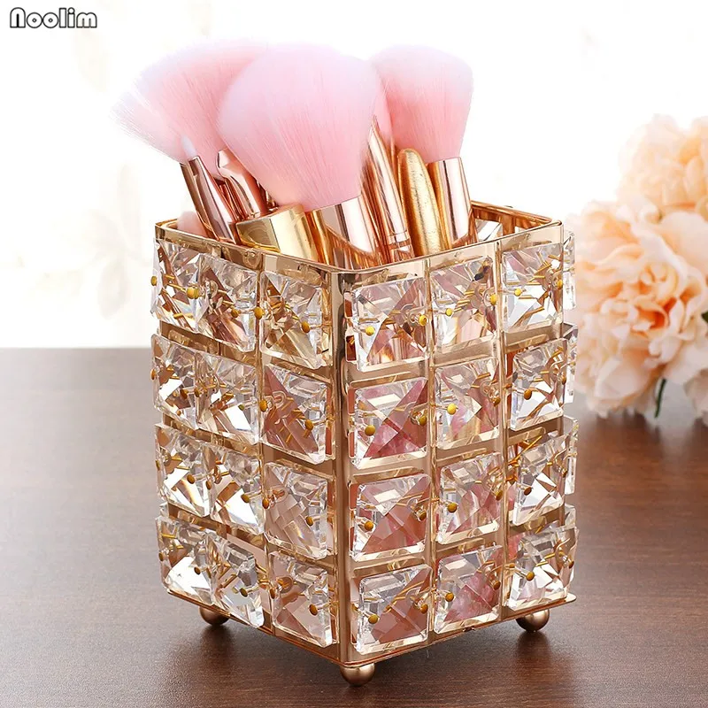 European Luxury Crystal Makeup Brush Storage Bucket Eyebrow Pencil Comb Square Round Cosmetics Box Office Tabletop Pen Holder
European Luxury Crystal Makeup Brush Storage Bucket Eyebrow Pencil Comb Square Round Cosmetics Box Office Tabletop Pen Holder