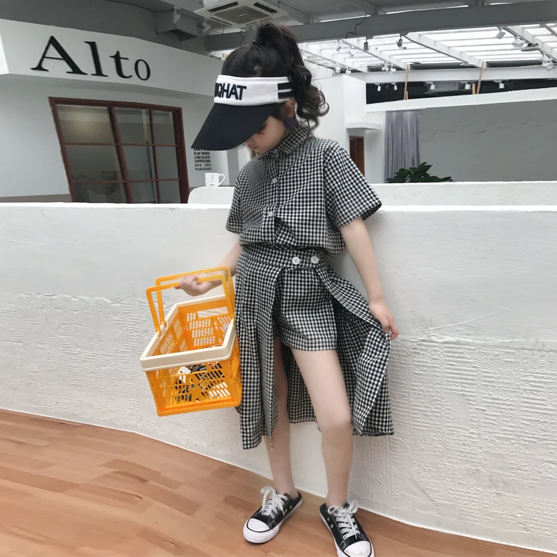 Baby girl cotton suit 2019 summer hot new children's plaid short-sleeved shirt shorts skirt can be worn in three sets of tides
Baby girl cotton suit 2019 summer hot new children's plaid short-sleeved shirt shorts skirt can be worn in three sets of tides