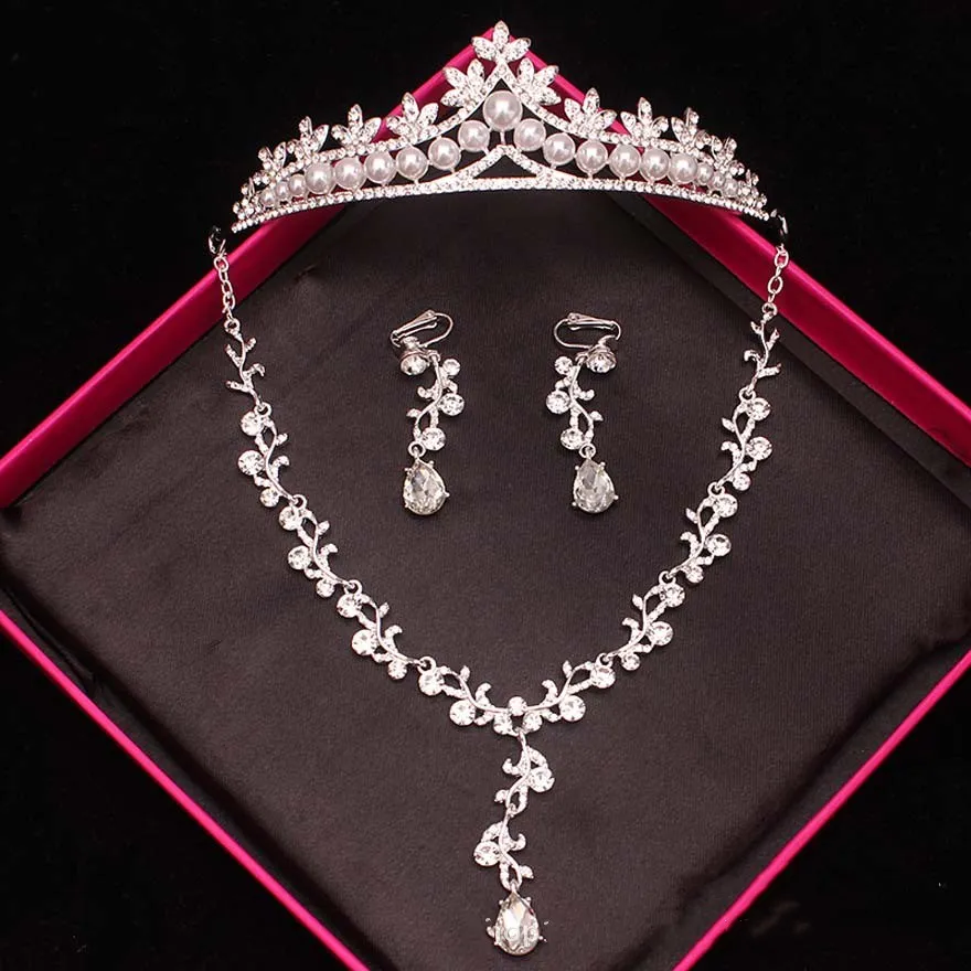 Top Sale Bridal Jewelry Set Three Piece Crown Earring Necklace Jewelry Bling Bling Wedding Party Accessories
Top Sale Bridal Jewelry Set Three Piece Crown Earring Necklace Jewelry Bling Bling Wedding Party Accessories