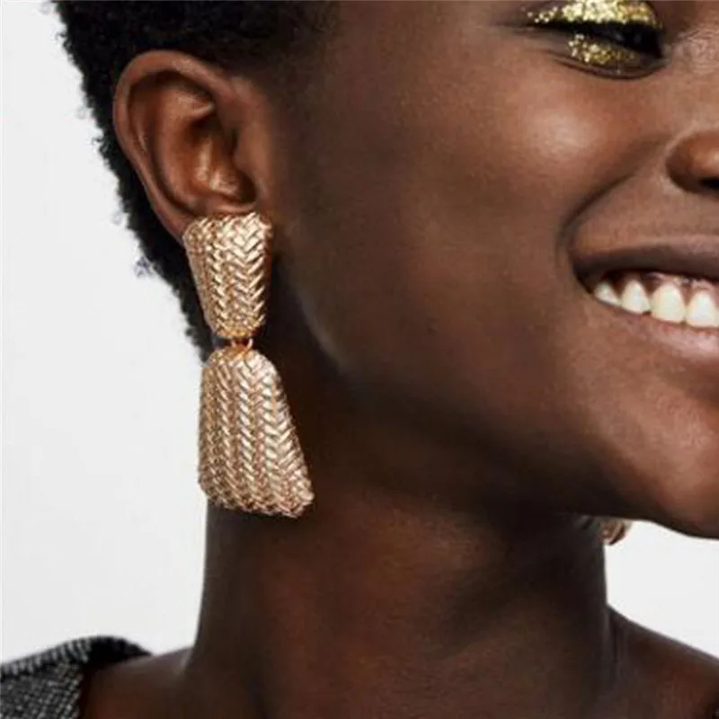 SexeMara Big Vintage Earrings for Women Gold Silver Black Geometric Statement Earring 2019 Metal Earing Hanging Fashion Jewelry
SexeMara Big Vintage Earrings for Women Gold Silver Black Geometric Statement Earring 2019 Metal Earing Hanging Fashion Jewelry