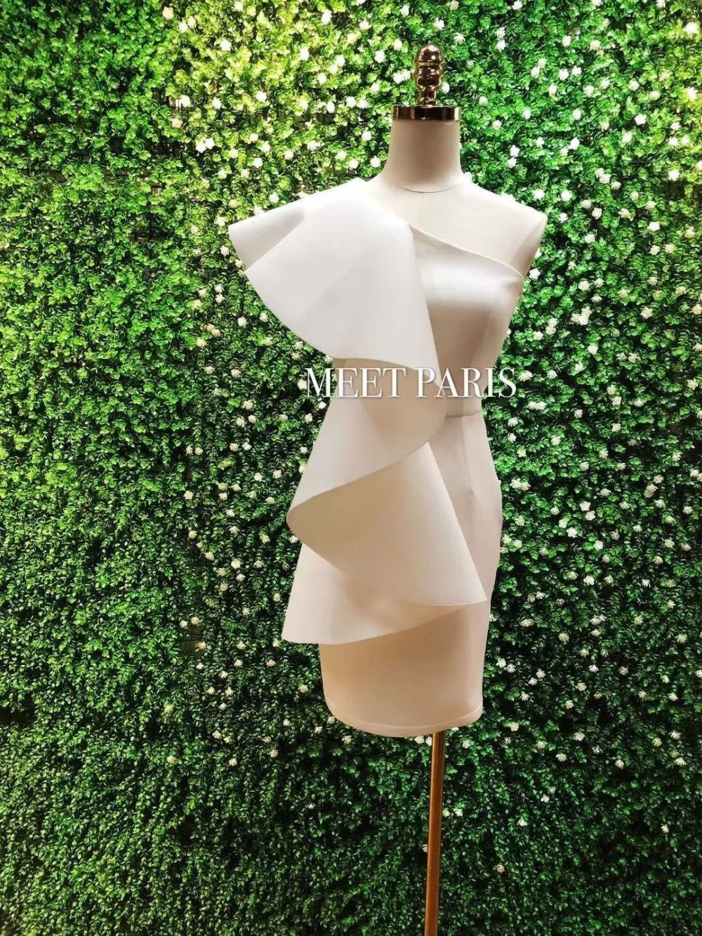 KLEEZY New Arrival Women Sexy Soild One shoulder Draped Mini Celebrity Party Bodycon Bandage Dress Dresses BY853
KLEEZY New Arrival Women Sexy Soild One shoulder Draped Mini Celebrity Party Bodycon Bandage Dress Dresses BY853