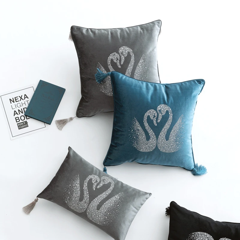 New Luxury European Velvet Hot Drilling Diamond Lover Swan Tassel Sofa Cushion Cover Home Hotel Bedroom Decor Pillowcase
New Luxury European Velvet Hot Drilling Diamond Lover Swan Tassel Sofa Cushion Cover Home Hotel Bedroom Decor Pillowcase