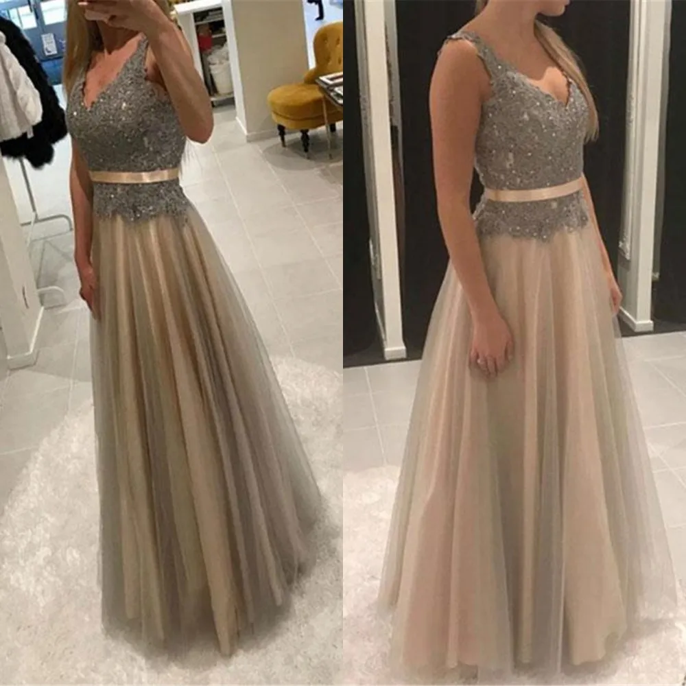 Elegant Sliver Lace Tulle Evening Dress V Neck A Line Floor Length Long Prom Gowns 2019 High Quality Special Occasion Dresses
Elegant Sliver Lace Tulle Evening Dress V Neck A Line Floor Length Long Prom Gowns 2019 High Quality Special Occasion Dresses