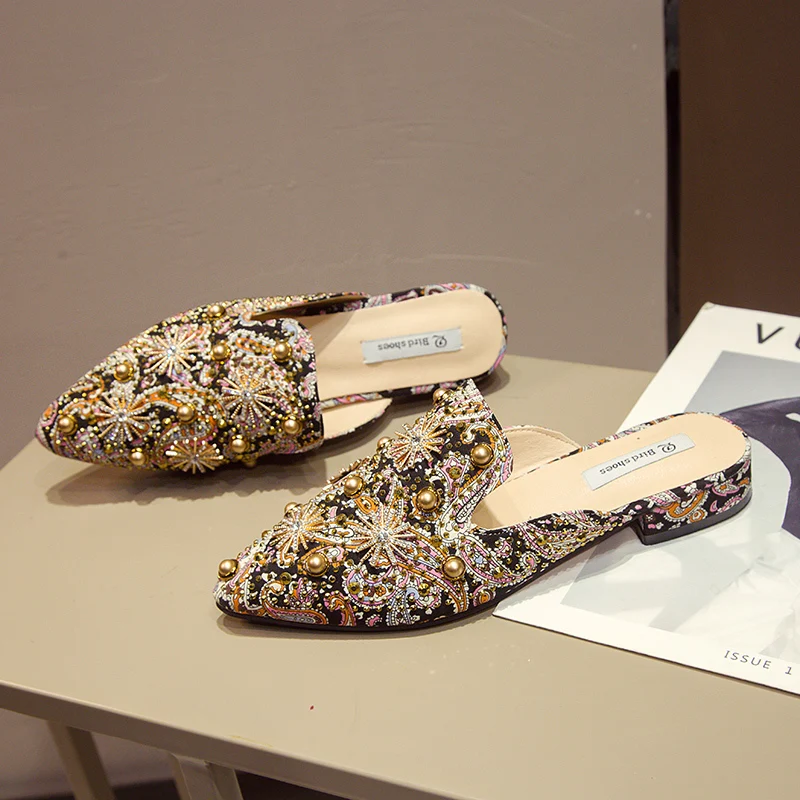 Rivet Flower Pointed Toes Low Square Heel Mules Bling Slip On Women Slippers Comfortable Elegant Women Sandals Plus Size
Rivet Flower Pointed Toes Low Square Heel Mules Bling Slip On Women Slippers Comfortable Elegant Women Sandals Plus Size