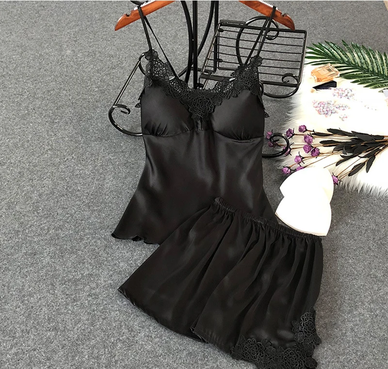 Sexy Sling Women Pajamas Set V-neck Backless Cami Top Lace Pajamas Set Sleeveless Lace Sleepwear Satin Top Short Pants Nightwear
Sexy Sling Women Pajamas Set V-neck Backless Cami Top Lace Pajamas Set Sleeveless Lace Sleepwear Satin Top Short Pants Nightwear