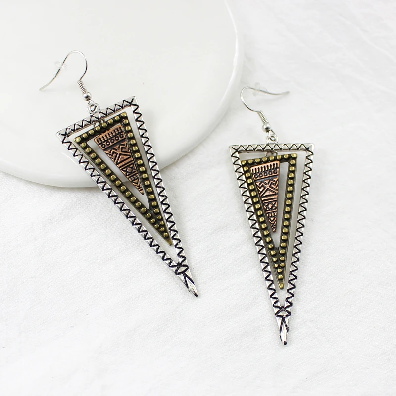 Triangular layer overlap splicing hollow Engraving totem symbol earring Personality creative retro National wind accessories
Triangular layer overlap splicing hollow Engraving totem symbol earring Personality creative retro National wind accessories