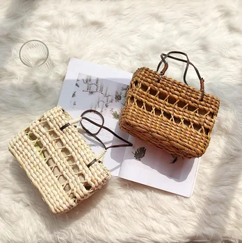 Beach Holiday Straw Bag Korean Portable Woven Bag Summer Rattan Hollow Out Shoulder Messenger Bag for Women
Beach Holiday Straw Bag Korean Portable Woven Bag Summer Rattan Hollow Out Shoulder Messenger Bag for Women