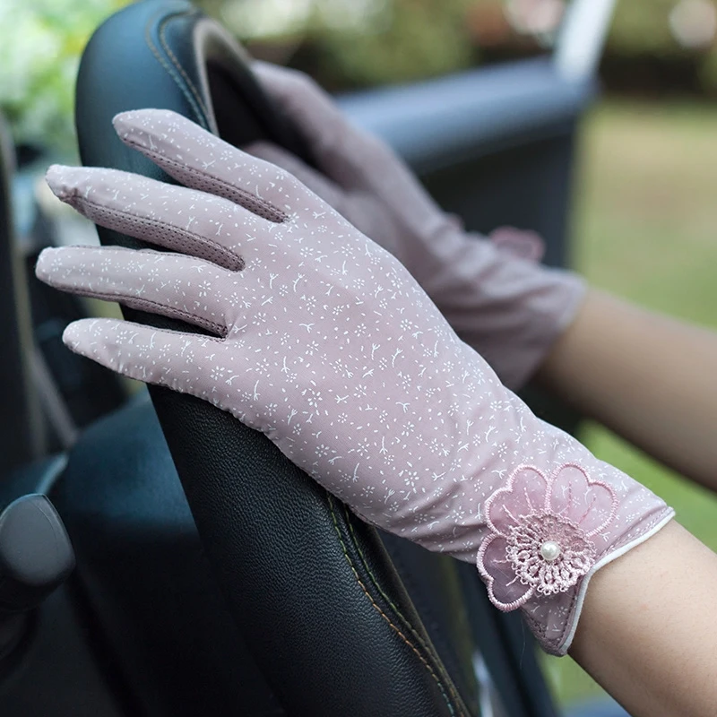 Lady New Summer Gloves Female Sunscreen Mittens Women's Silk Floral Short Drive Outdoor Guantes Luva Feminina B-8372
Lady New Summer Gloves Female Sunscreen Mittens Women's Silk Floral Short Drive Outdoor Guantes Luva Feminina B-8372